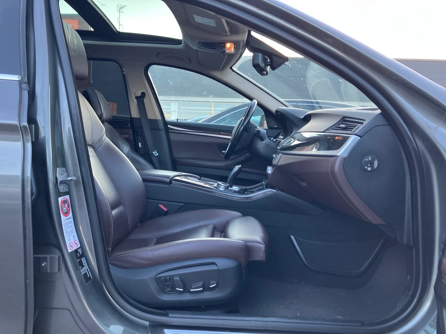Car Image - 64NRsJB1XdzB4F9shqFkfo