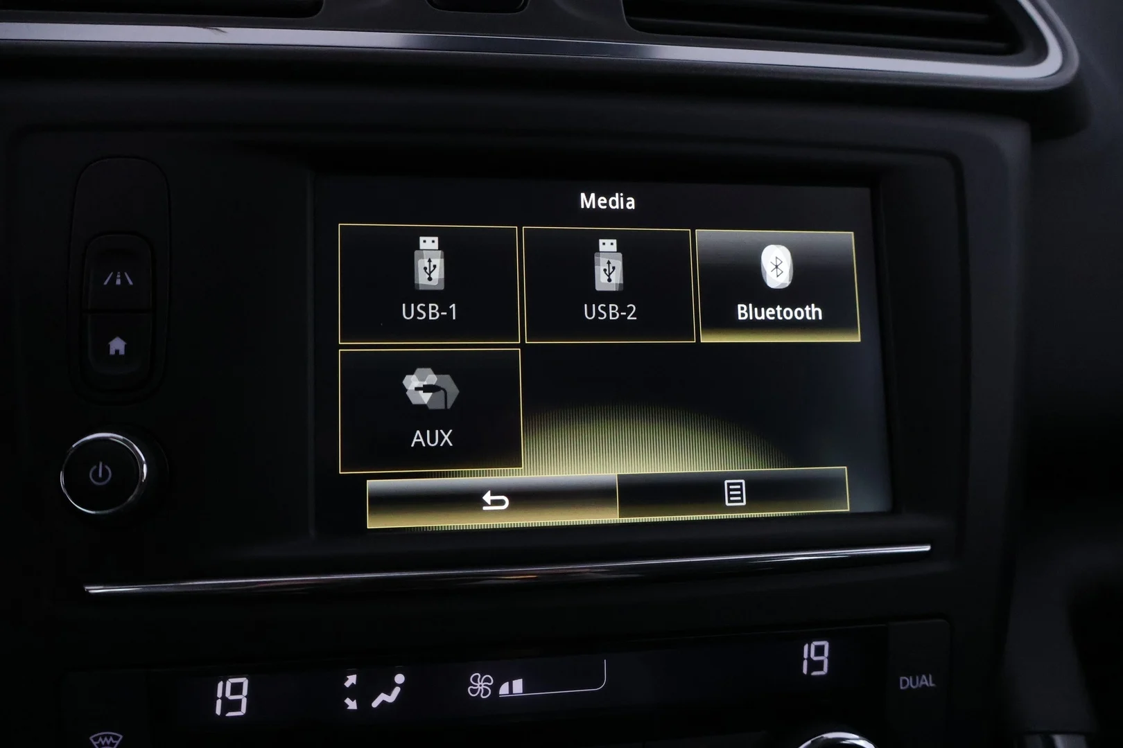 Car Image - 1UCUYW1Pb9Mzou8NNvlKFf