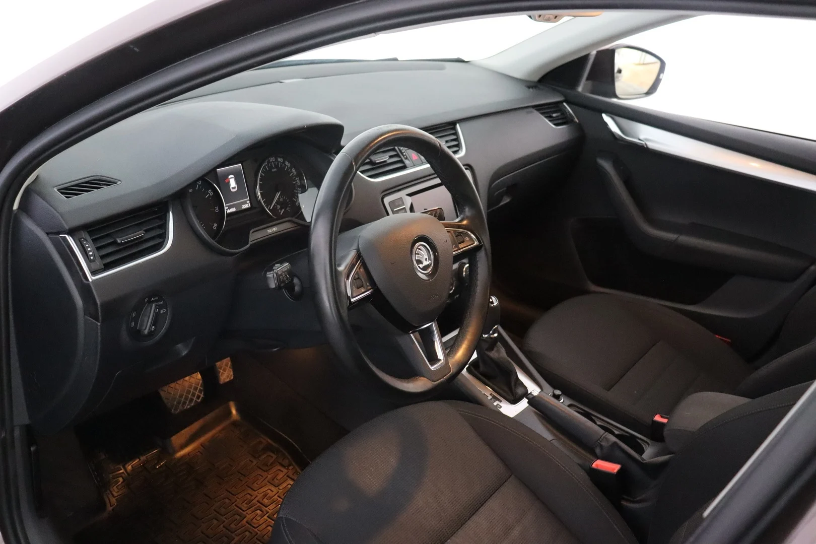 Car Image - 19iayJ62SD4HaOQELJrBDH