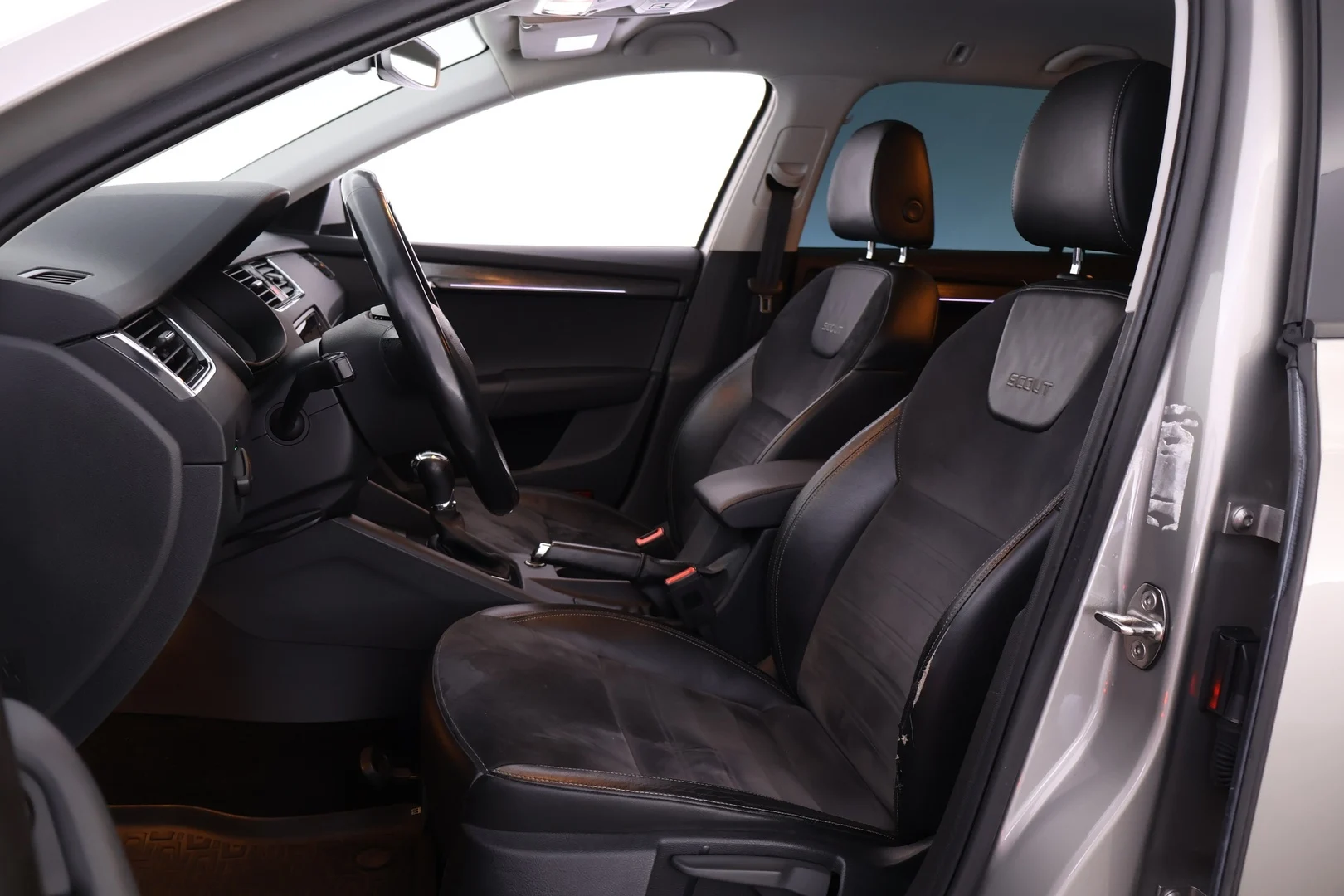 Car Image - 3dkMxoSwl1GNfjNGAokHif