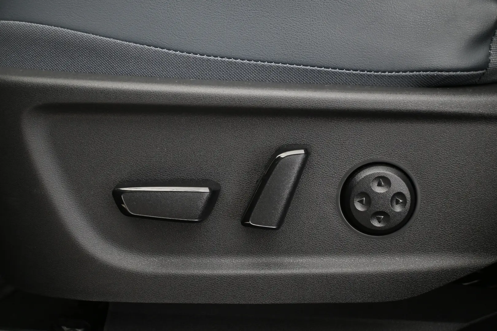 Car Image - DSB2fdyT2BrxXEZvxQY7N