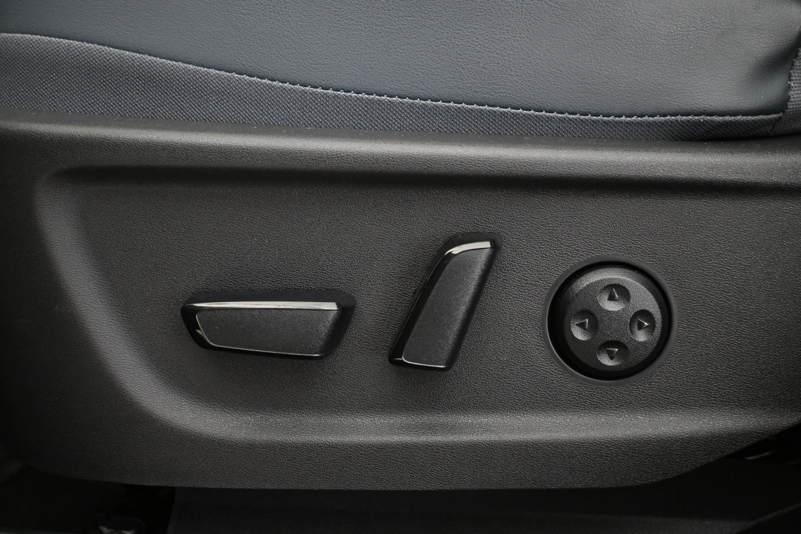 Car Image - DSB2fdyT2BrxXEZvxQY7N