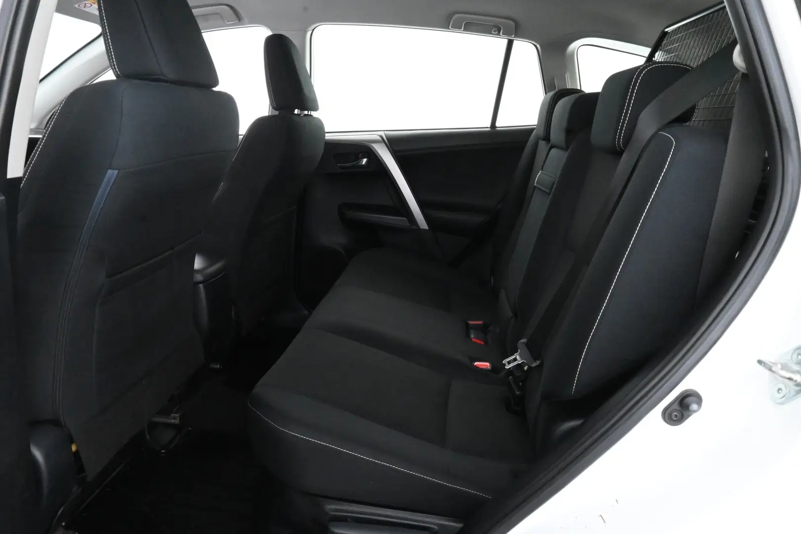 Car Image - 3R9uQyrhiu89yYY1yDeiW4