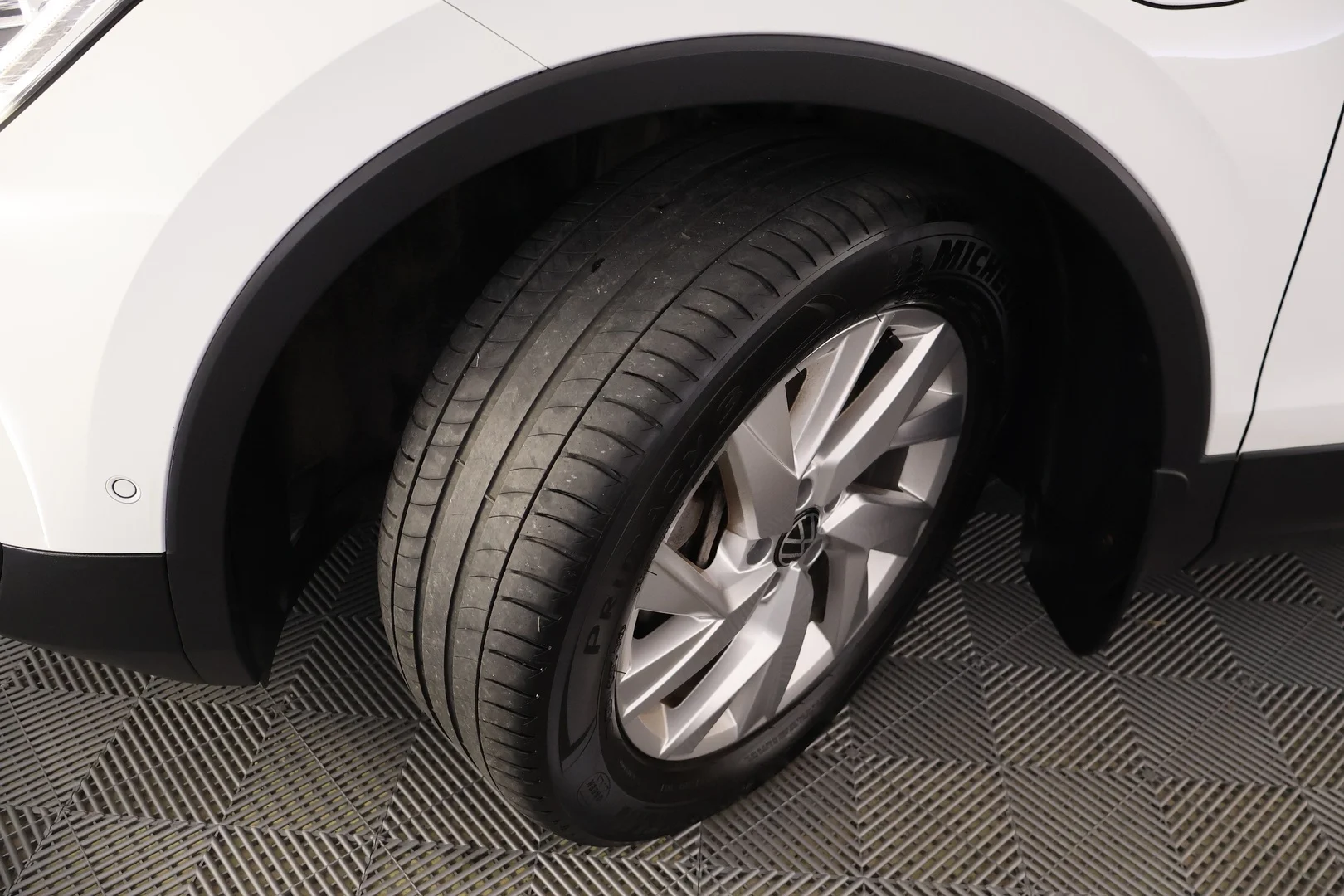 Car Image - 5xwidPIaMcuBr45jGYDWsj