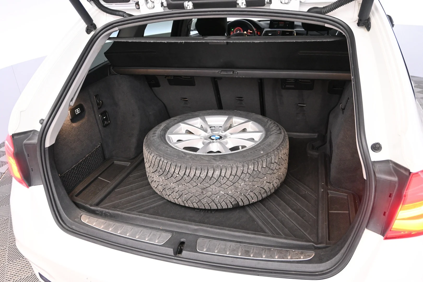 Car Image - tOxEis1w81TwUUeUOVkh5
