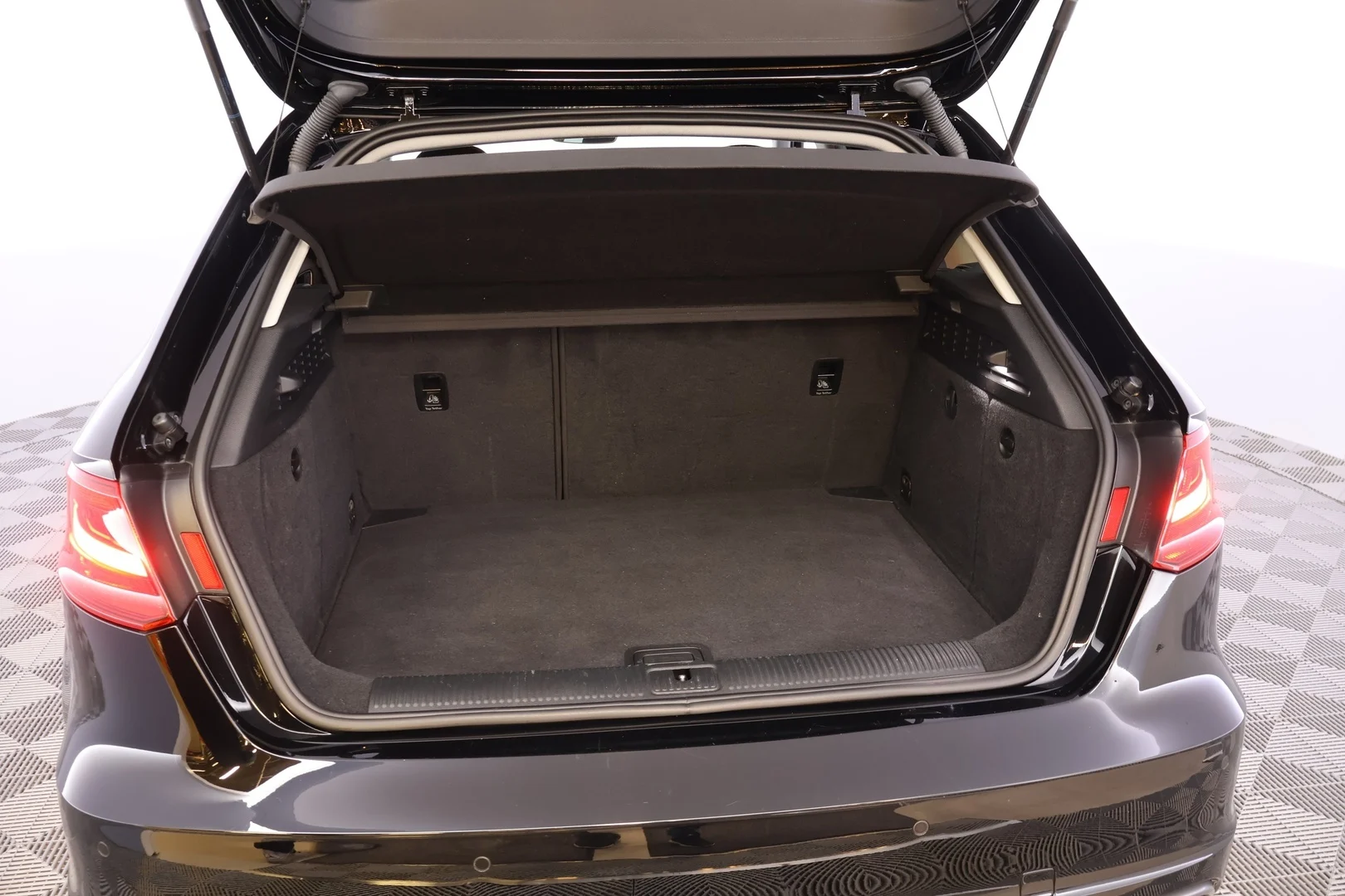 Car Image - 3sydWkXYtHNRjX4GUHoB9V