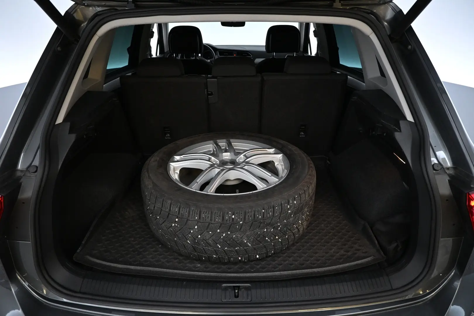 Car Image - 3JytaIFGS3l8OCvm64HvLS