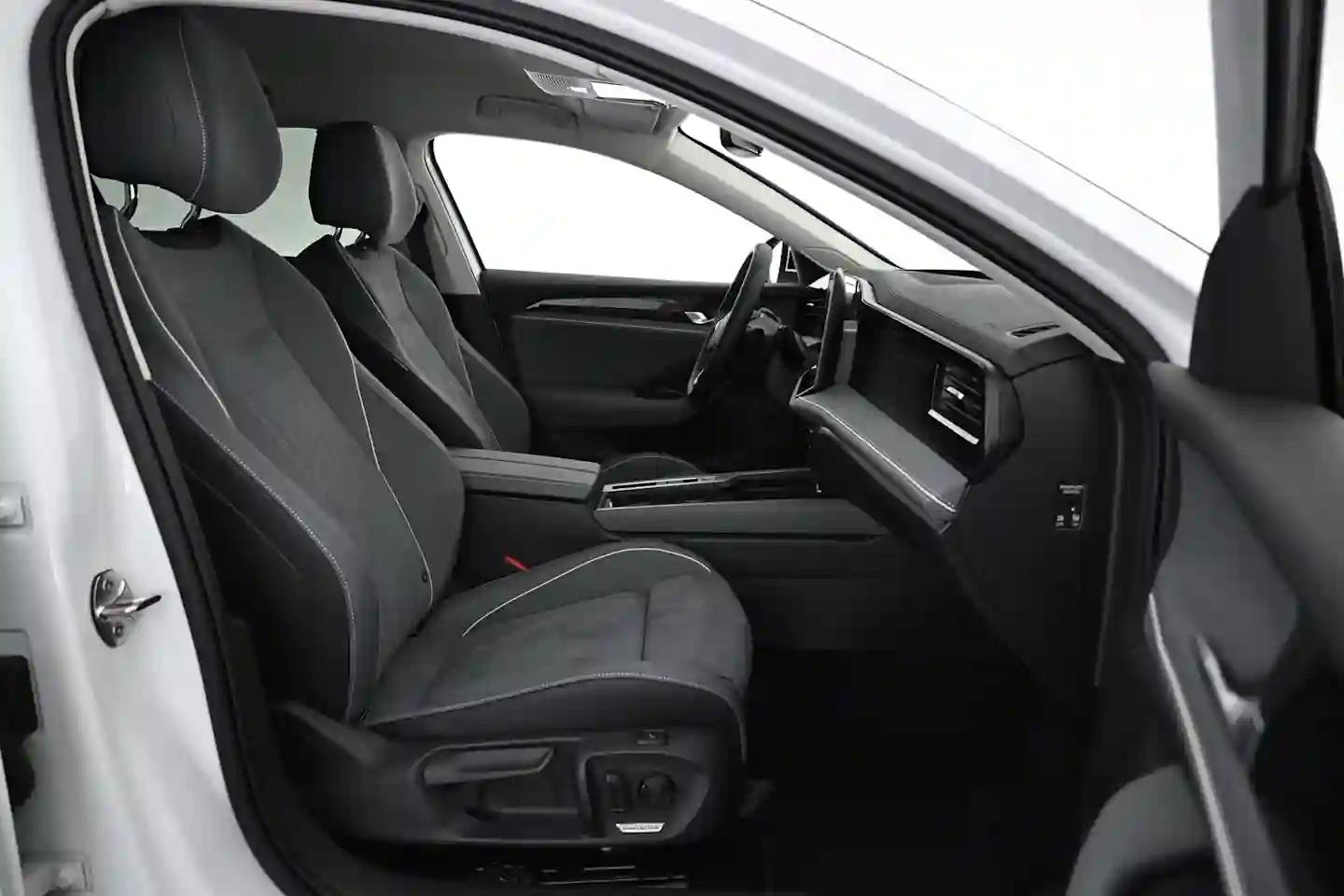 Car Image - 3slfATf0rNdZgaj7HNn875