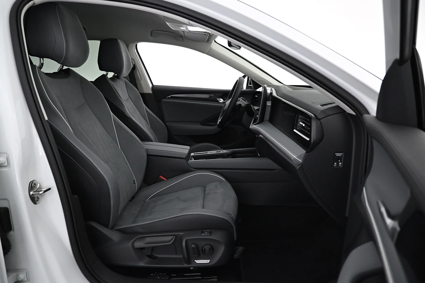 Car Image - 3slfATf0rNdZgaj7HNn875