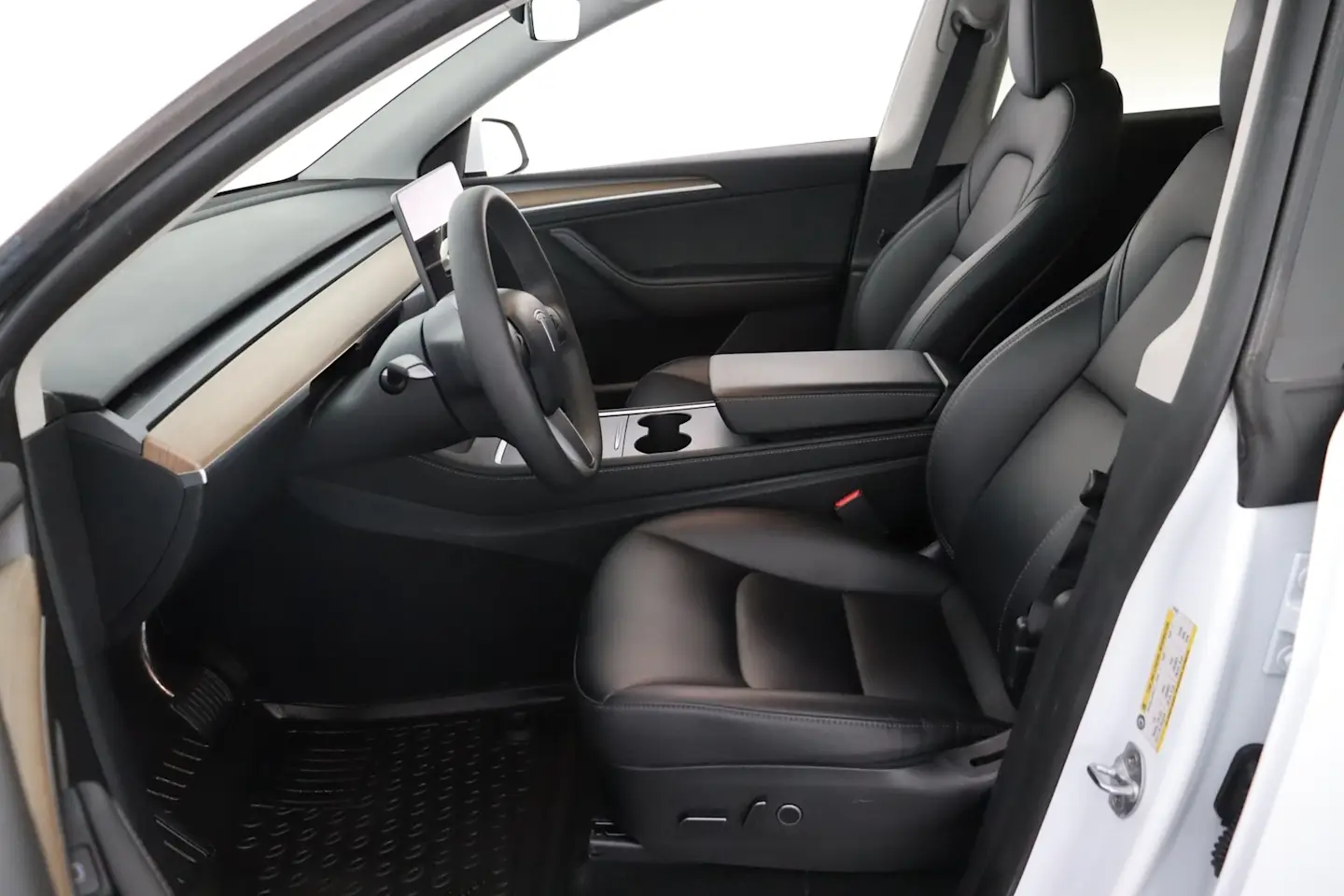 Car Image - 4TwcohFwlctIaKJdZfqNy4