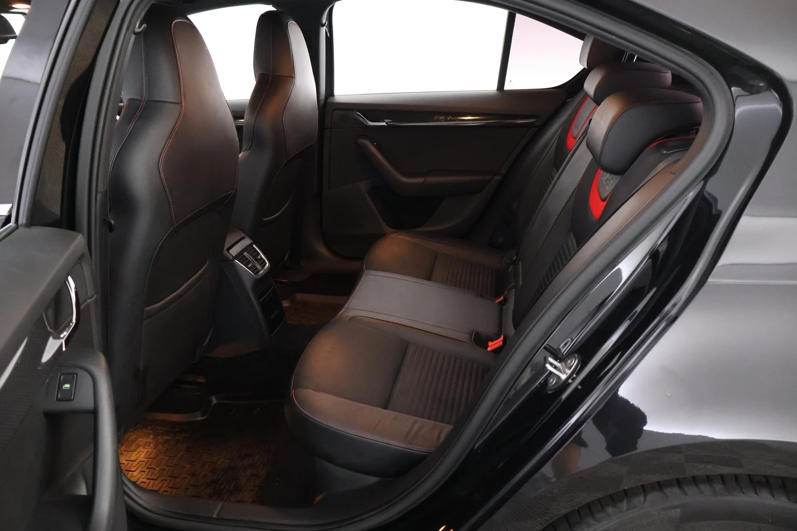 Car Image - 5ivPSMDD65bIRTDPOXkr3J