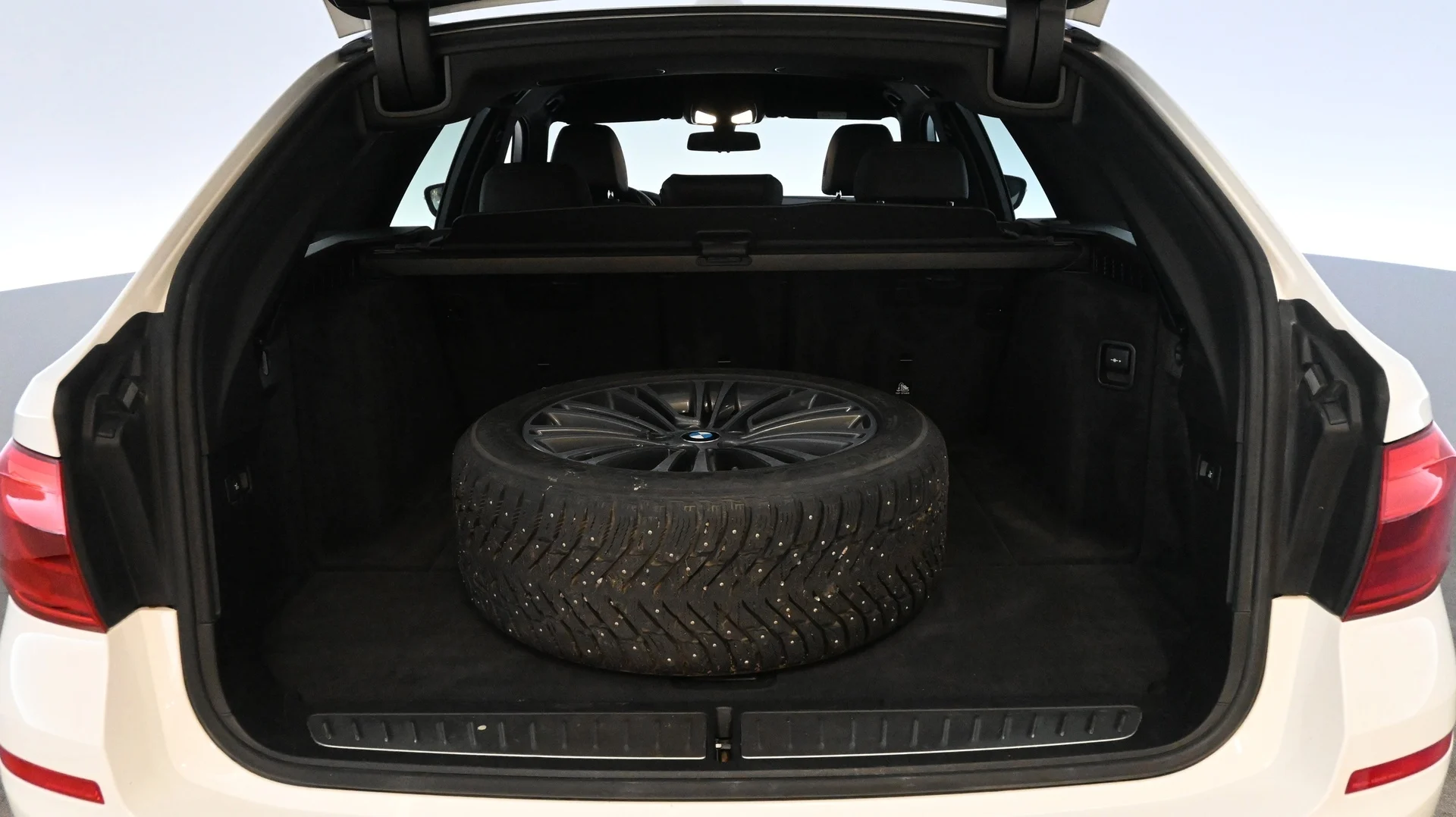Car Image - Op7iOy6ZVh02SRdILP92E