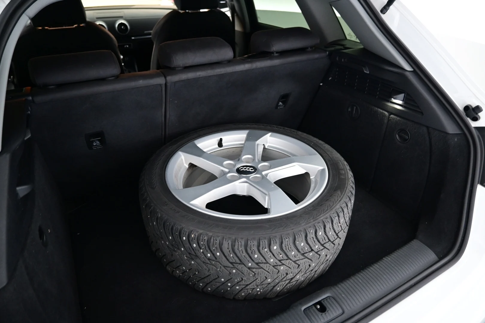 Car Image - 3mTMm6j93tW1FDq1J9Nhk7