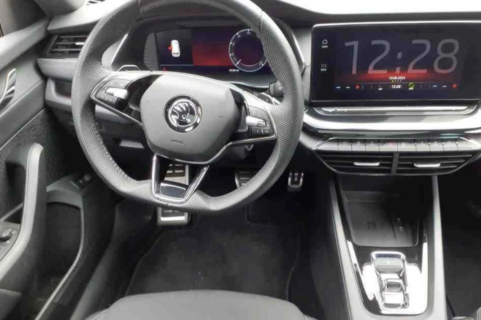 Car Image - 7scob3ACTbUaHCJiNS4pyP