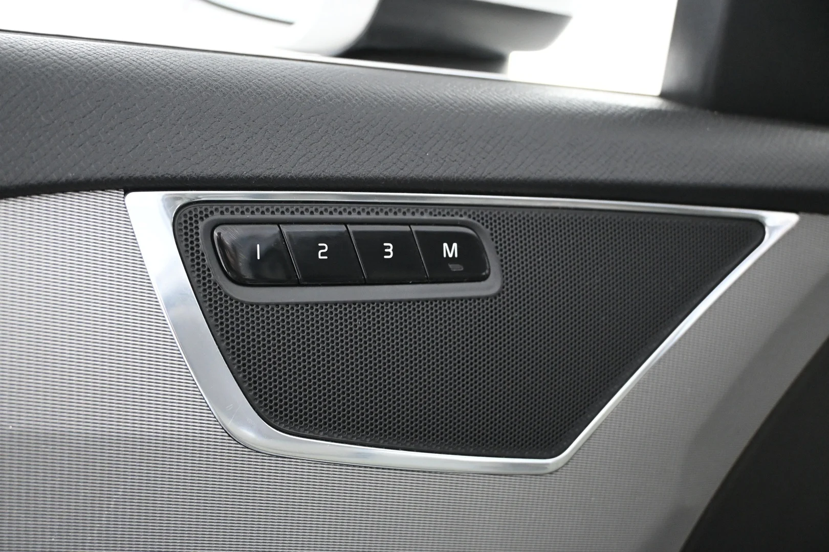 Car Image - 42MOx87zFAZFzofnKQYz5i