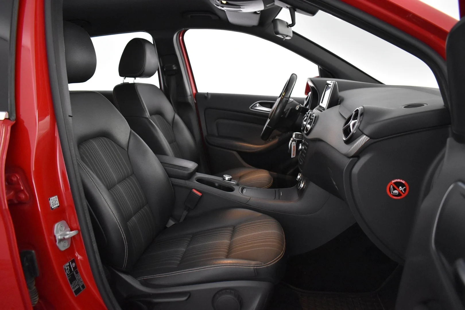 Car Image - 2XCnmGaYiU3Mm8u95nRU7V