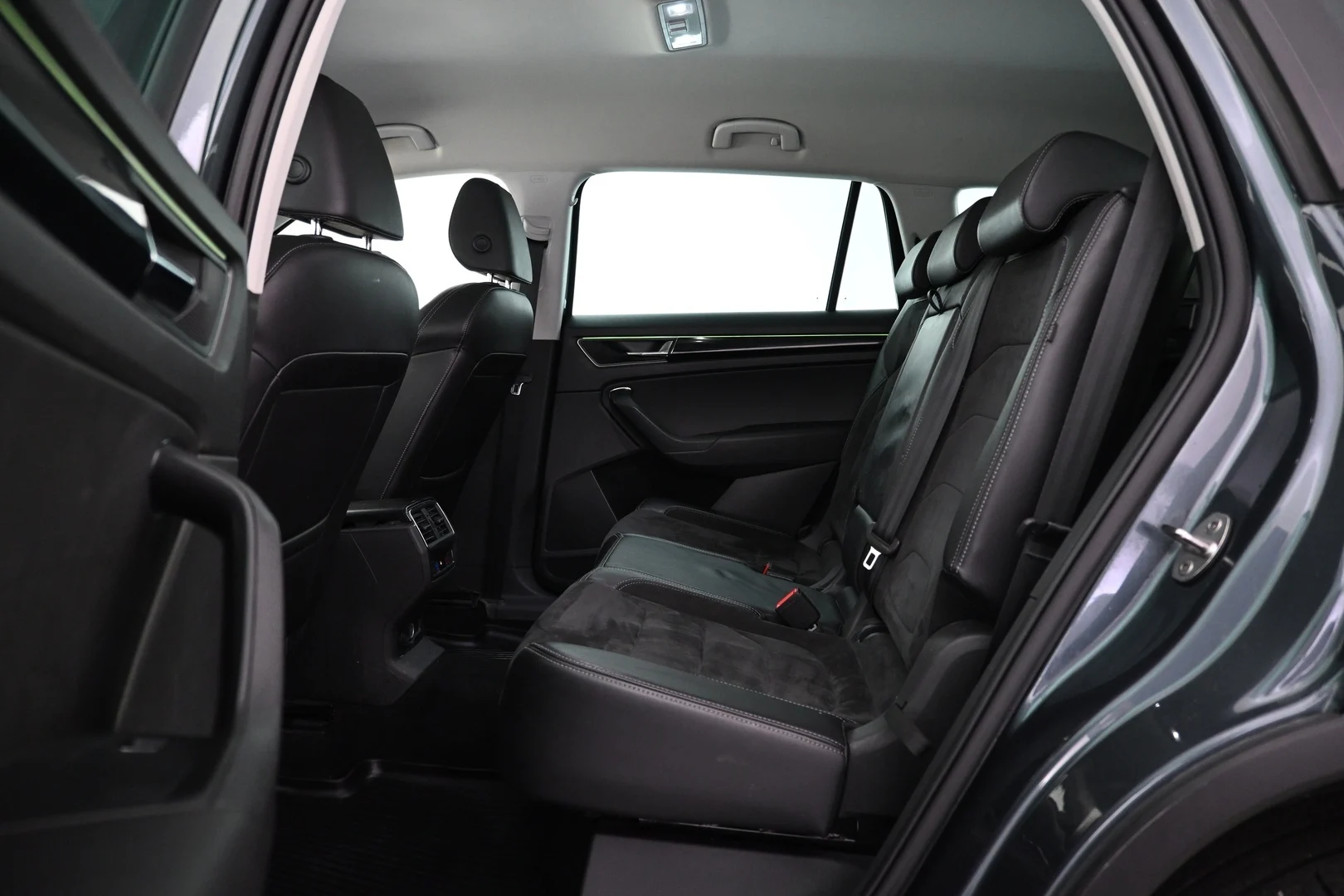Car Image - 5H43SlmZkTbbpxXUs5Xarz