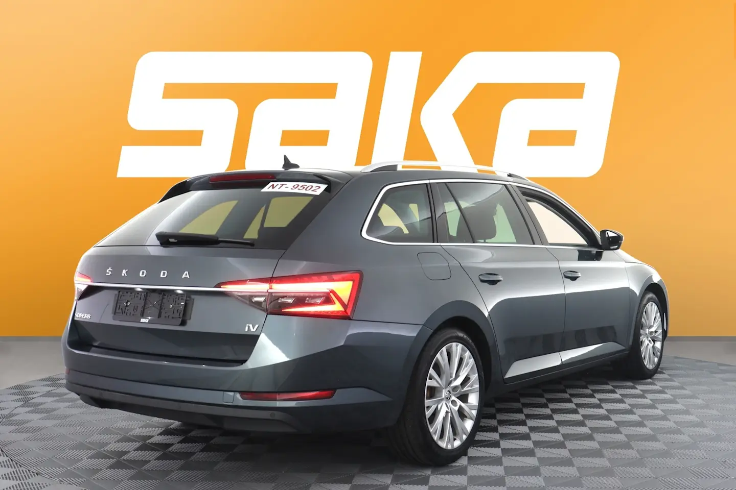 Car Image - 18XN1WL3c4vSF55U1BgOzL