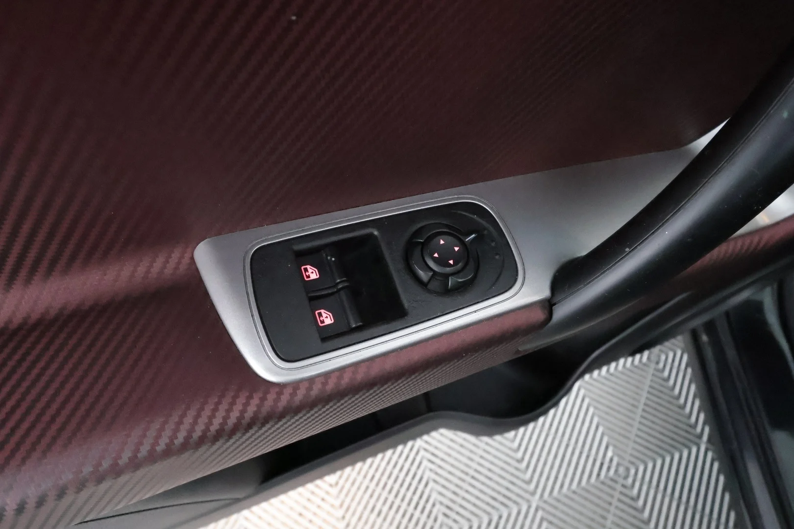 Car Image - 48kqMDcM0lTzXrXPMv5Nf2