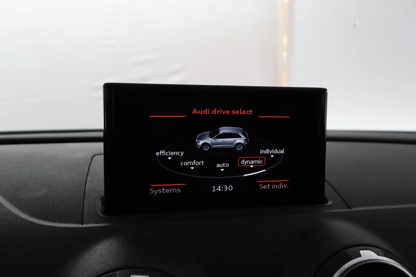 Car Image - W2nxGH5pTogrAjWDQwX2O