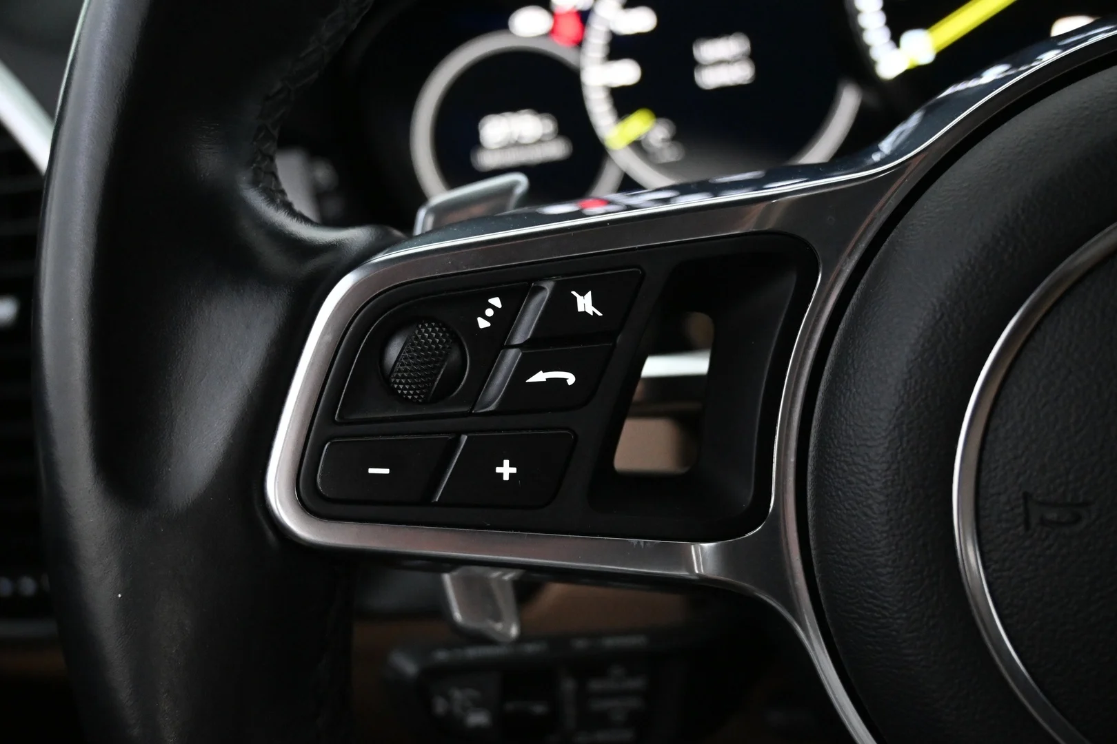 Car Image - 5mUsJwtG5P0Ugz4Ym8yZGq