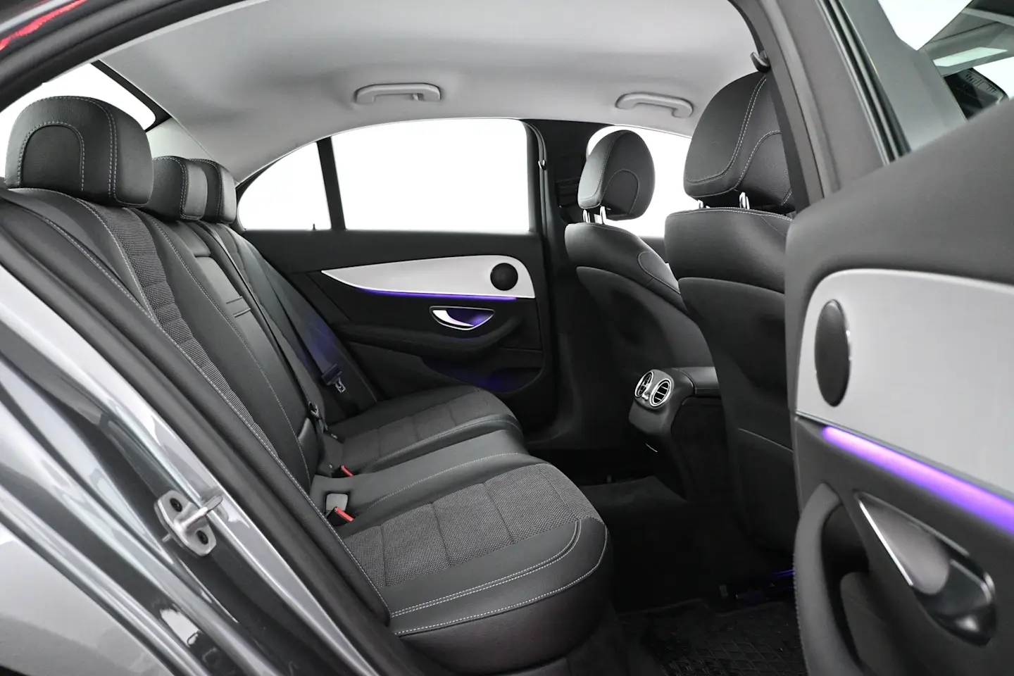 Car Image - 3lnCWe58XfJFeiGs7XGkWL