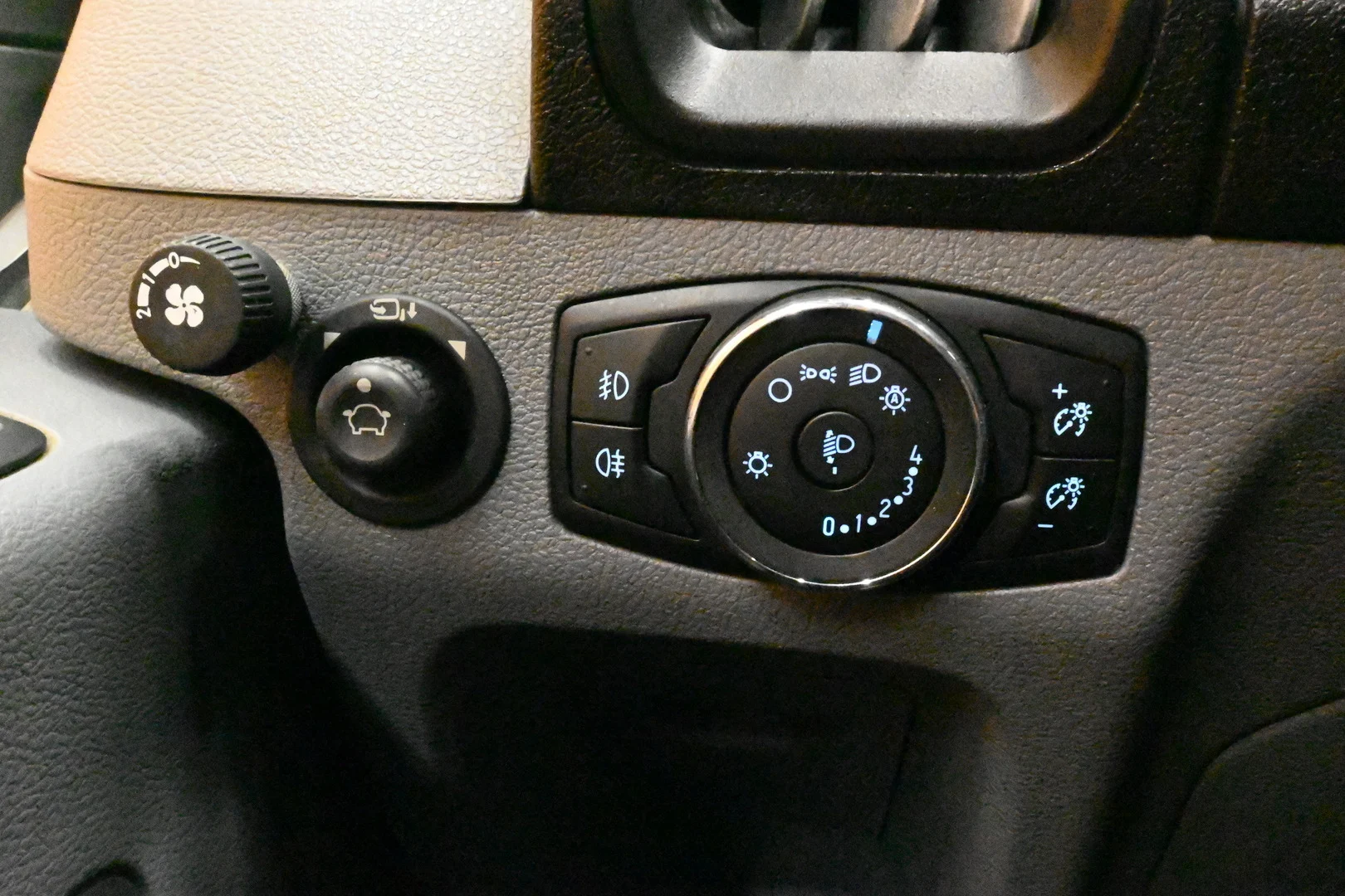 Car Image - 4VVk8ayleQrL959MWP47vx