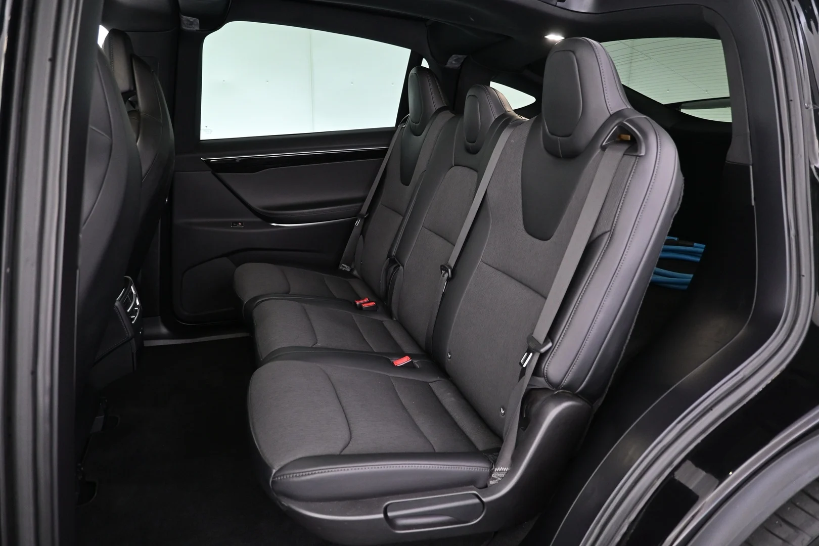 Car Image - C8YqQW7VMkFXrYoxfePpu