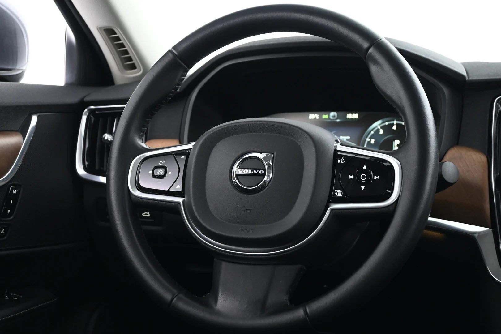 Car Image - 5DTejpL3JwOtiHk8k9vSuO