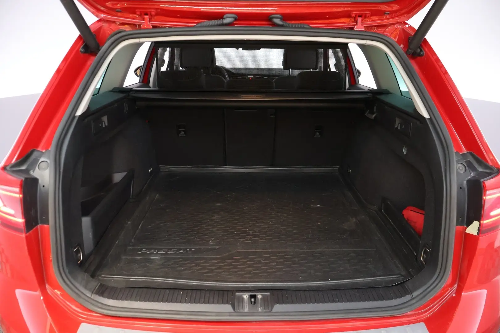 Car Image - chha1U4xxfSk2DhTmcNIB