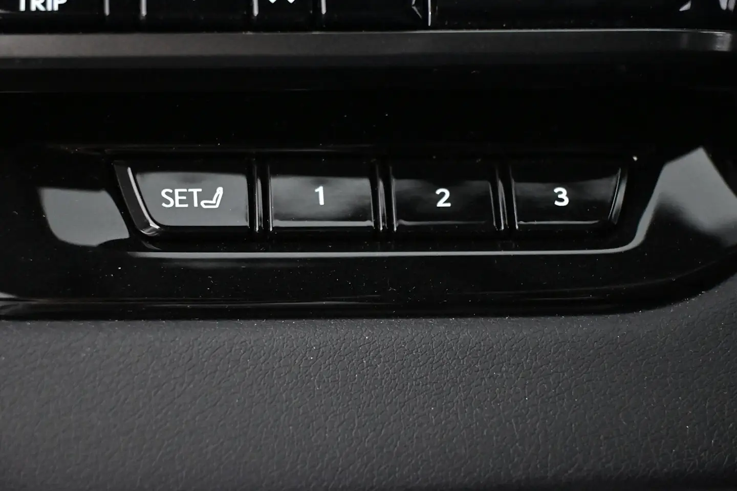 Car Image - 6PXbAVZhhkxHGSwseAvuU
