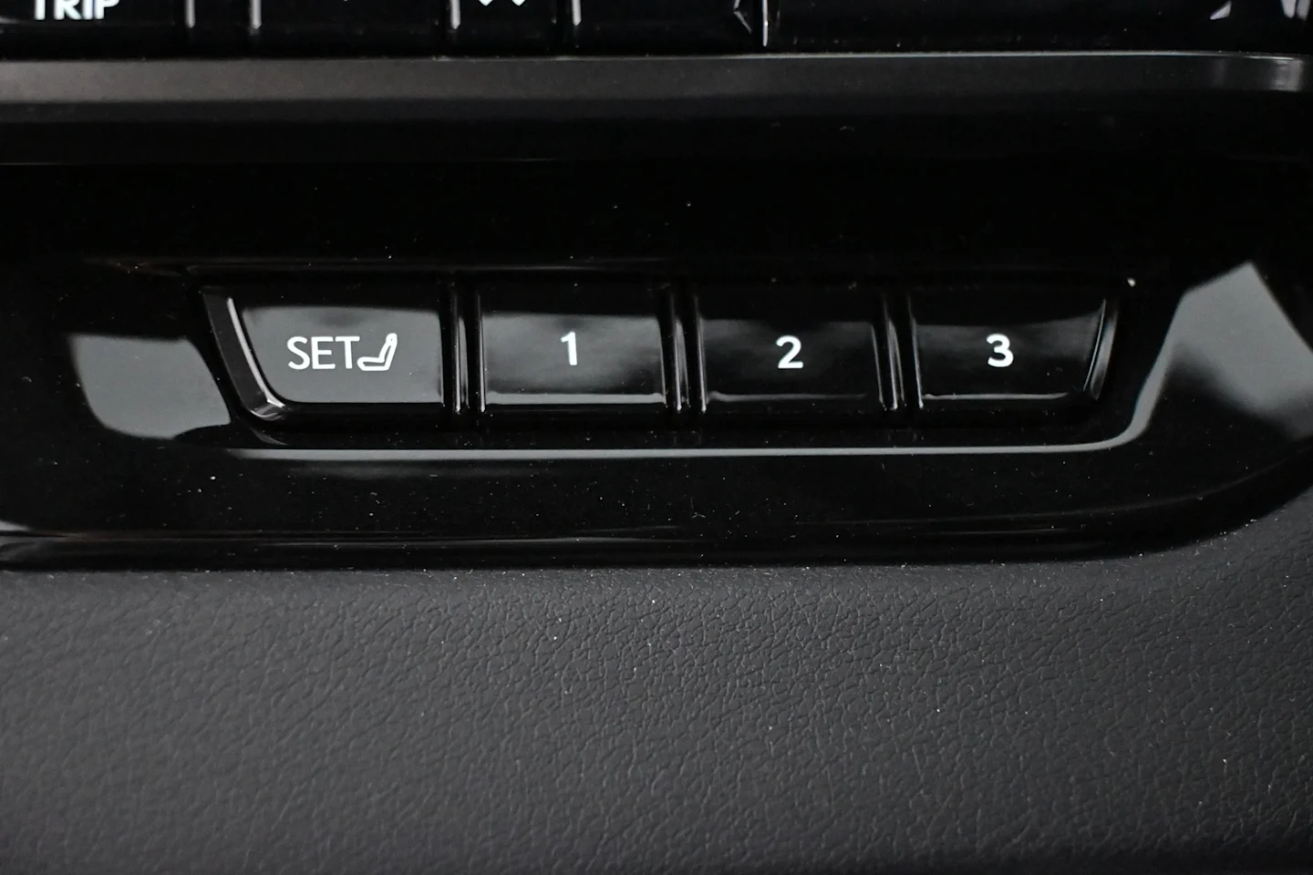 Car Image - 6PXbAVZhhkxHGSwseAvuU