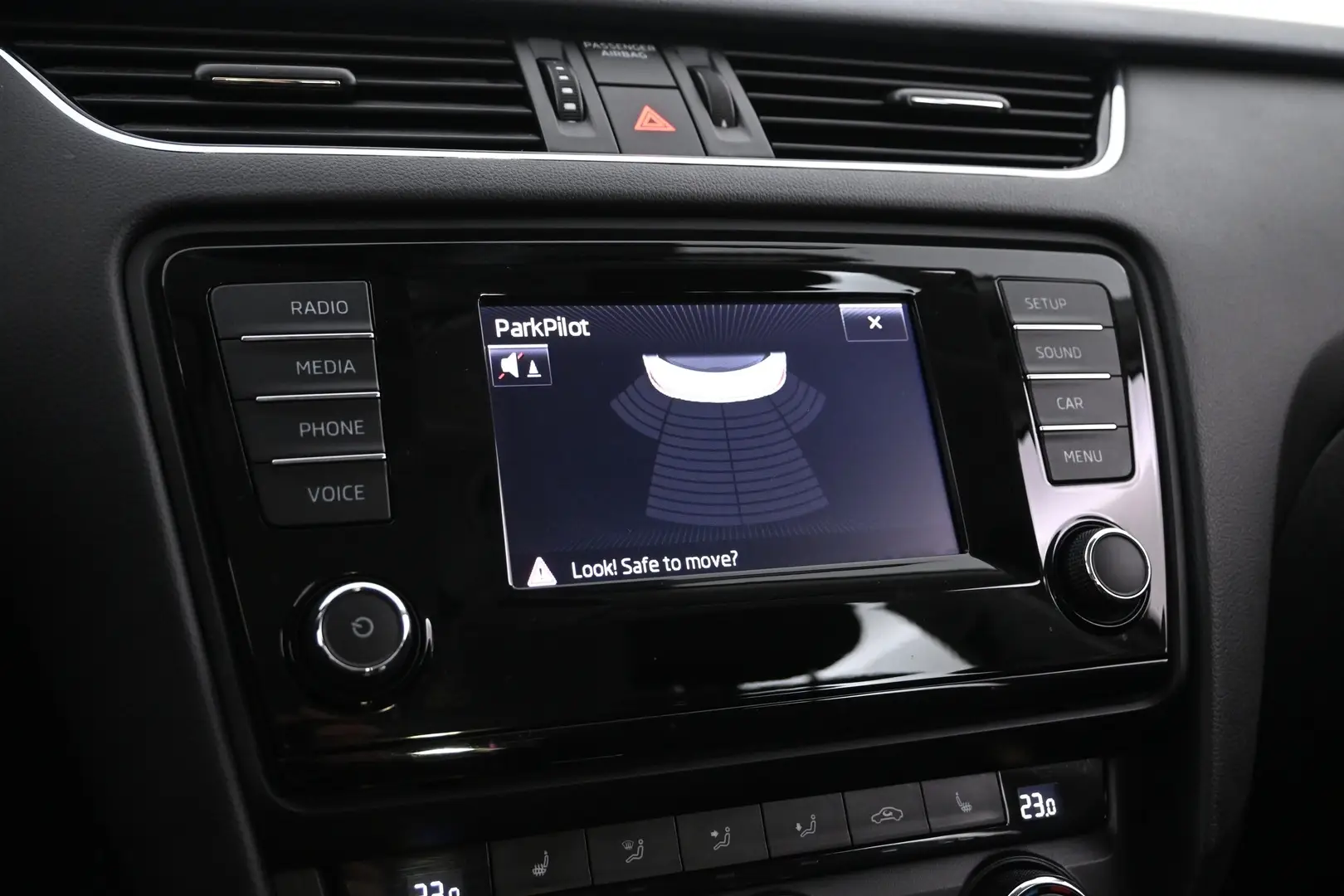 Car Image - cxsyamBhtsBNUxigIHbvd