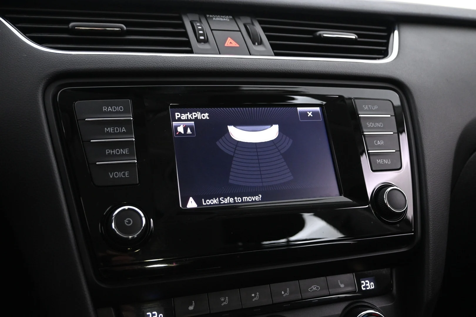 Car Image - cxsyamBhtsBNUxigIHbvd