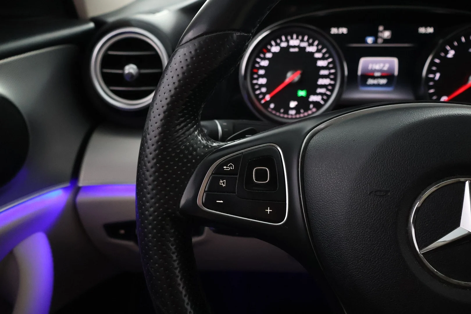 Car Image - 5iAFwpKBvs7FyRRWXxDqoF