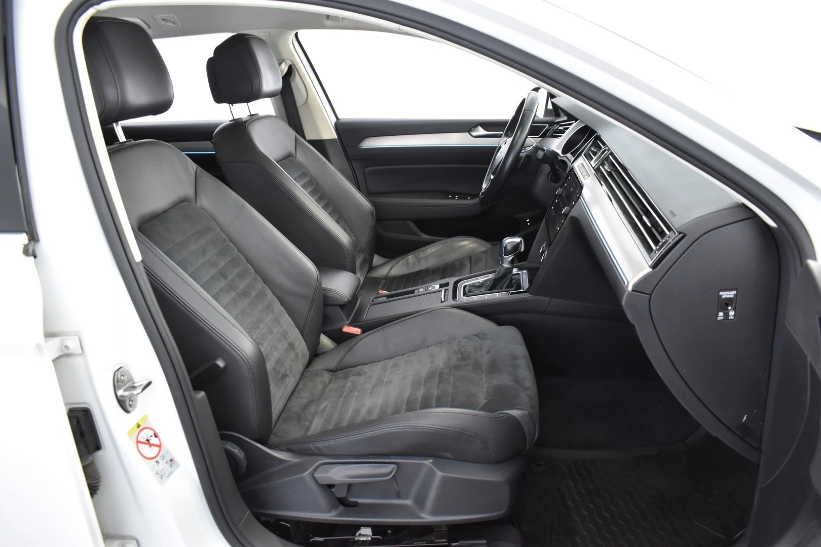 Car Image - 5i960kutzkhLwMeN230bsf