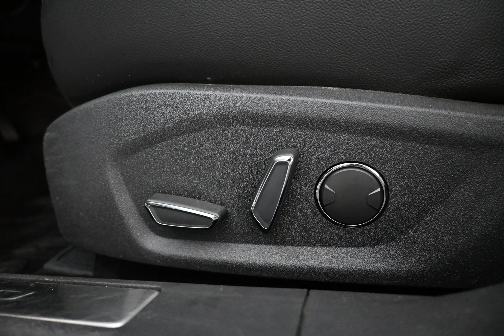 Car Image - 5UVAUqT11FlILuc0FyBgv0