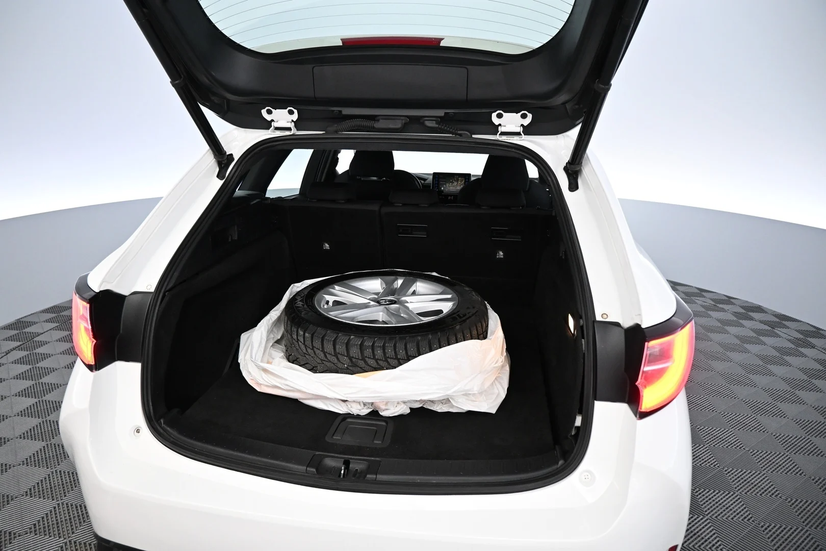 Car Image - 45vzLB2rRl7l9GNBYls6Qu