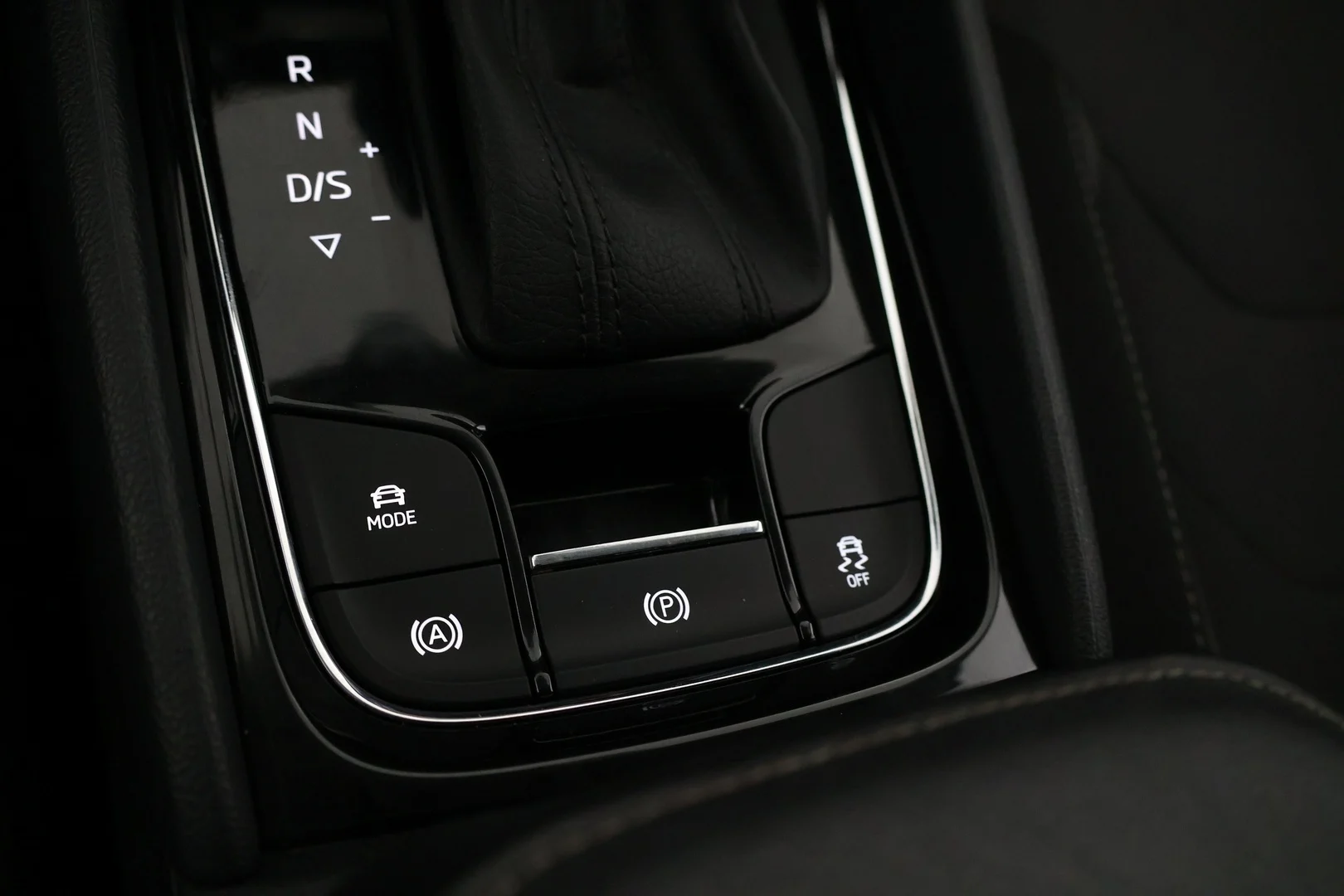 Car Image - 6RZdYRiFbbuujyuKIgj25Y