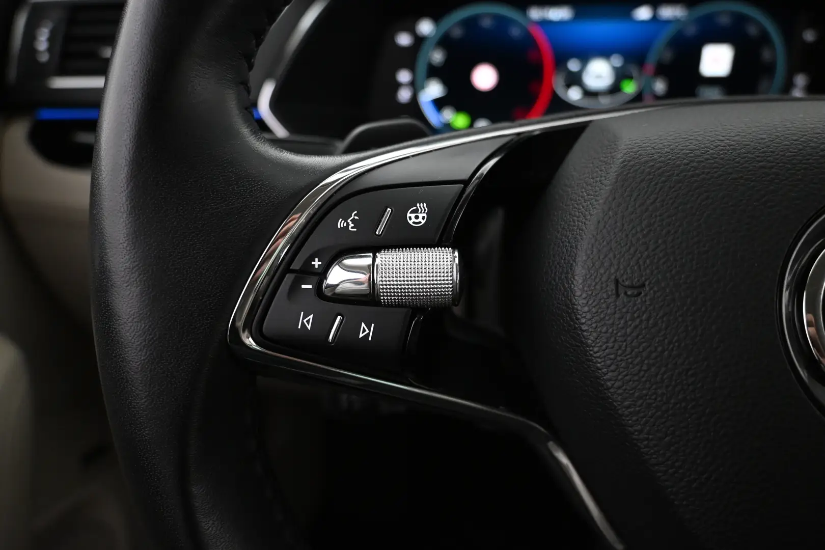 Car Image - 6O9FaZmGEMut87tKHAc1zl