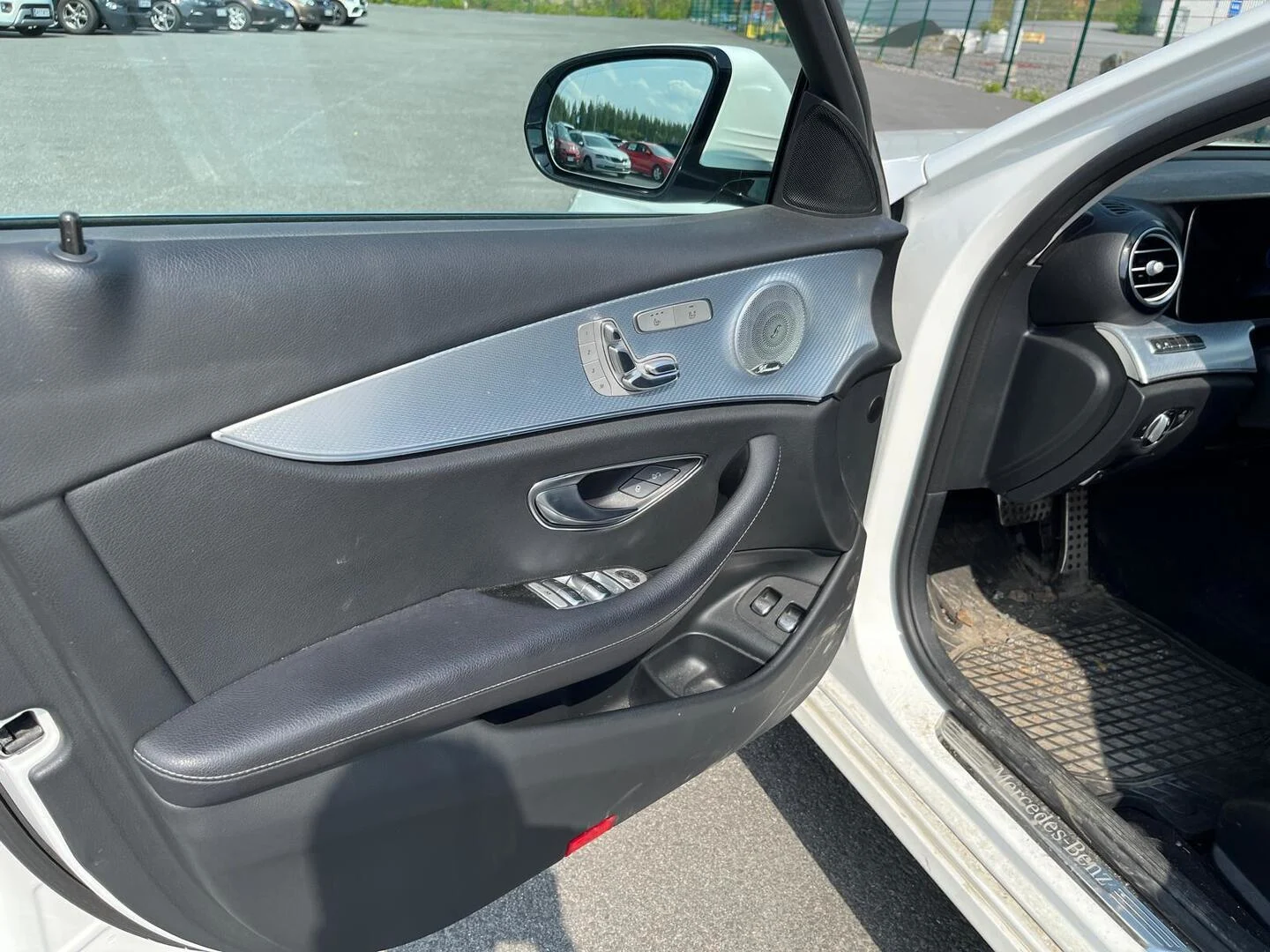 Car Image - ueh2S4APljG8v5hHrxUx7