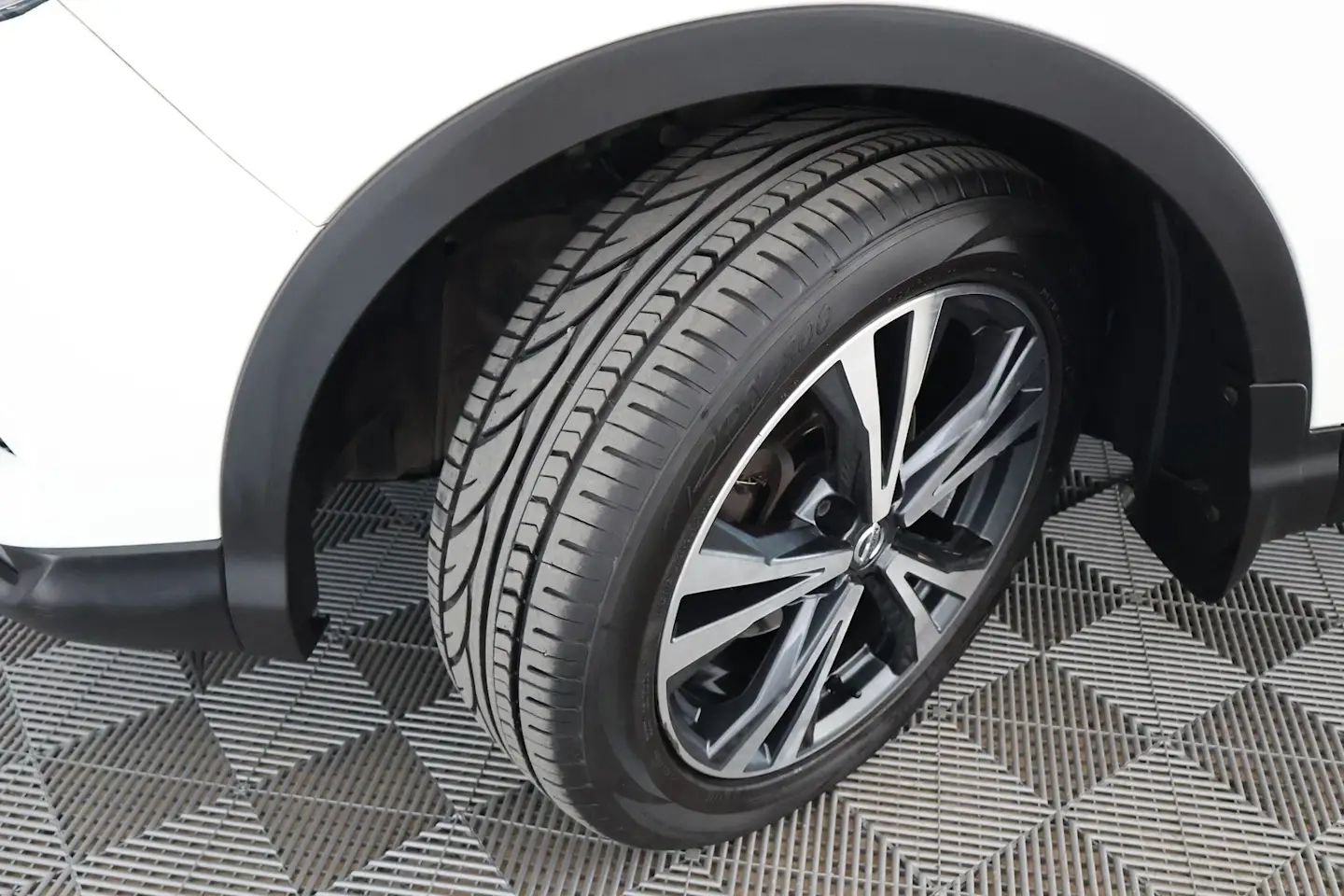 Car Image - 1izRQ3WpwFs3urWinvUZXv