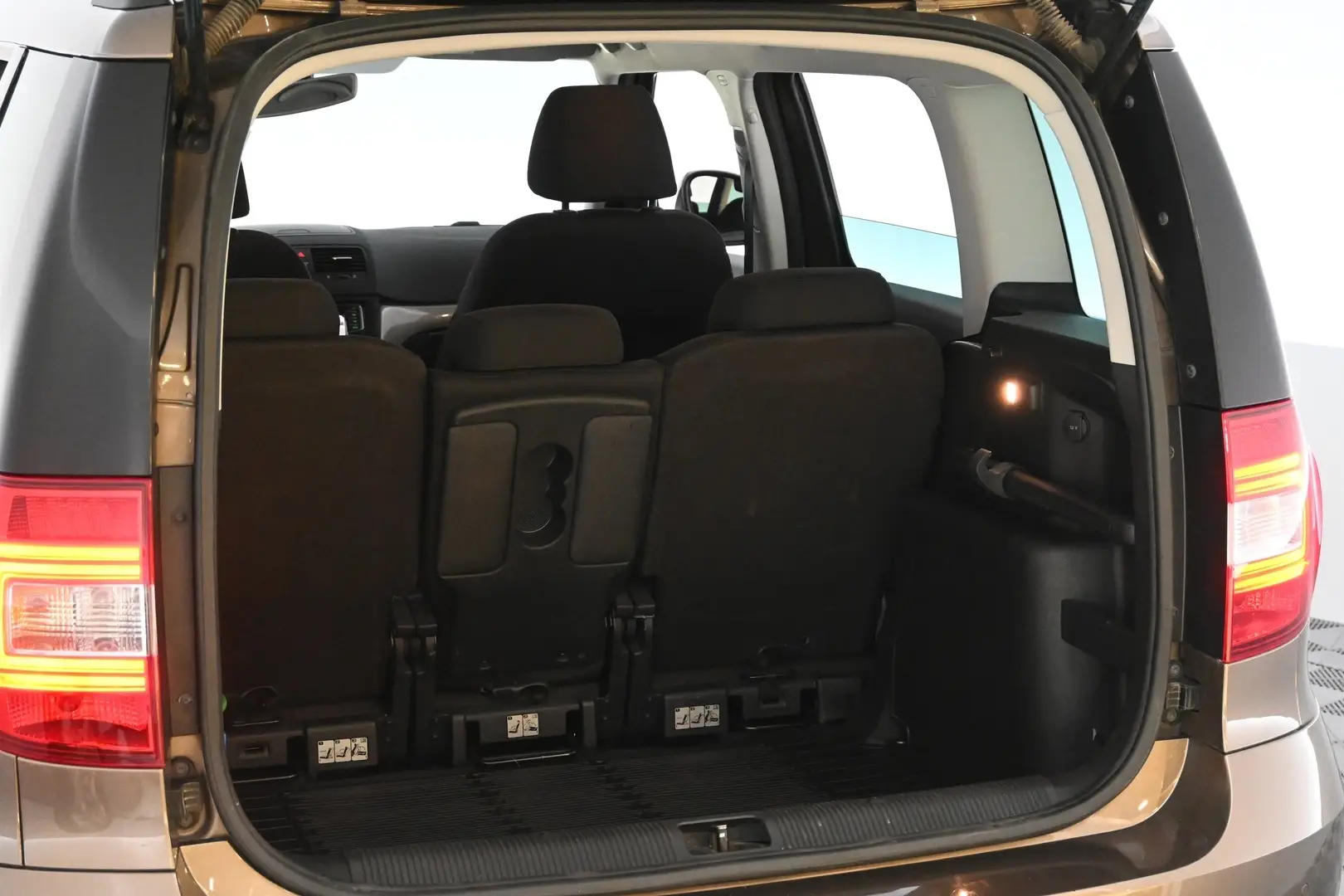 Car Image - 7orpfEMdGpuRieWXSZ9plI