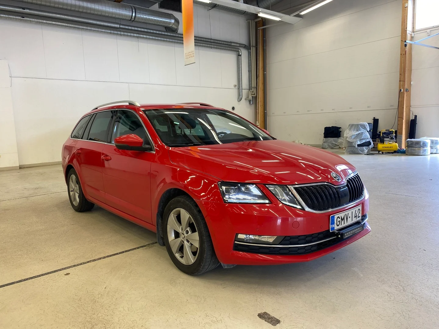 Car Image - 4iMJpscrkhMcuzCYb6c4Hz