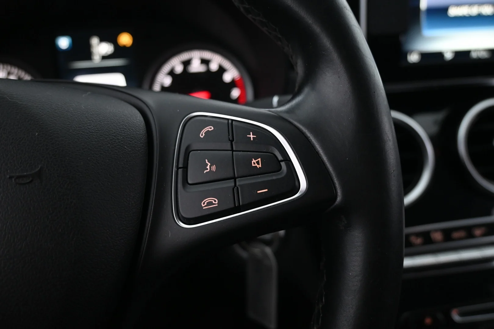 Car Image - 7EIWZH8T4AIq00V1zwe6Tp