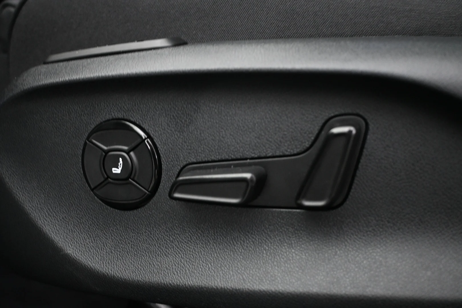 Car Image - 7CKPUnOqwCzmso83lH1ZK2