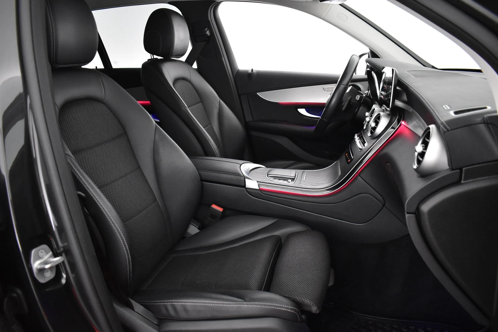 Car Image - Yl7aSWTRHJaisY7GTPGI1