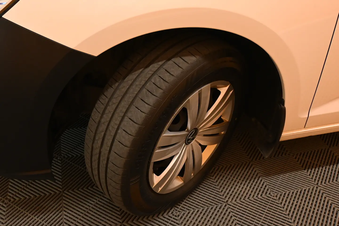 Car Image - 6Ko13nTWgRUmE88sMdcM3J