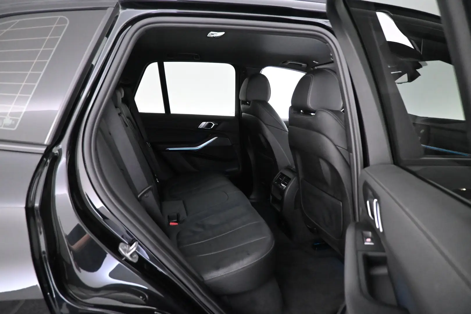 Car Image - 3JuIXUr4ibjFMEsQMz2xd2