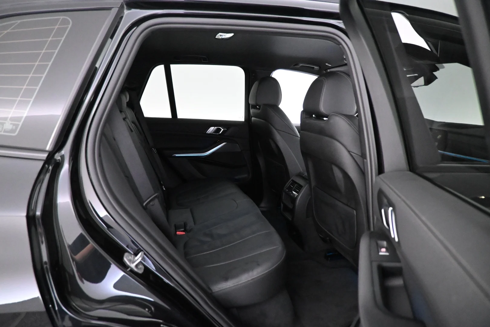 Car Image - 3JuIXUr4ibjFMEsQMz2xd2